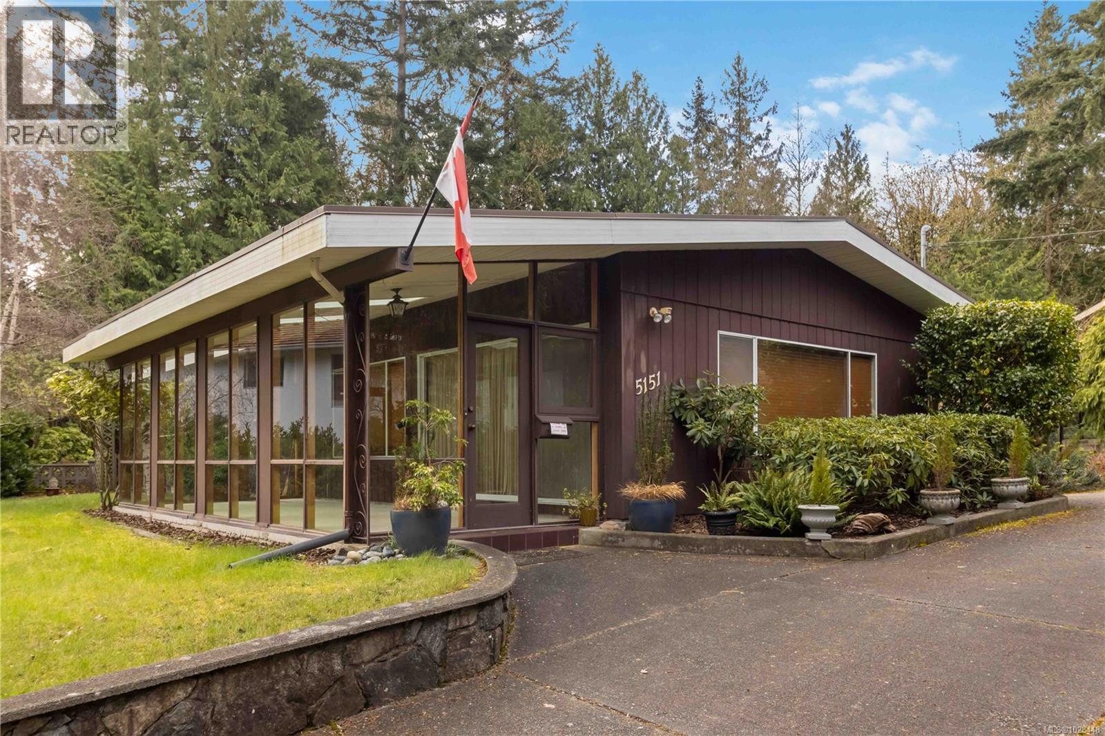 5151 Beckton Rd, Saanich, British Columbia  V8Y 2C2 - Photo 4 - 1028448