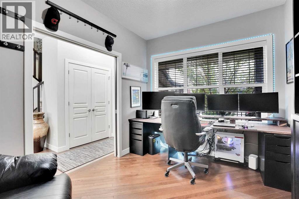 142 Luxstone View Sw, Airdrie, Alberta  T4B 0J9 - Photo 3 - A2267589