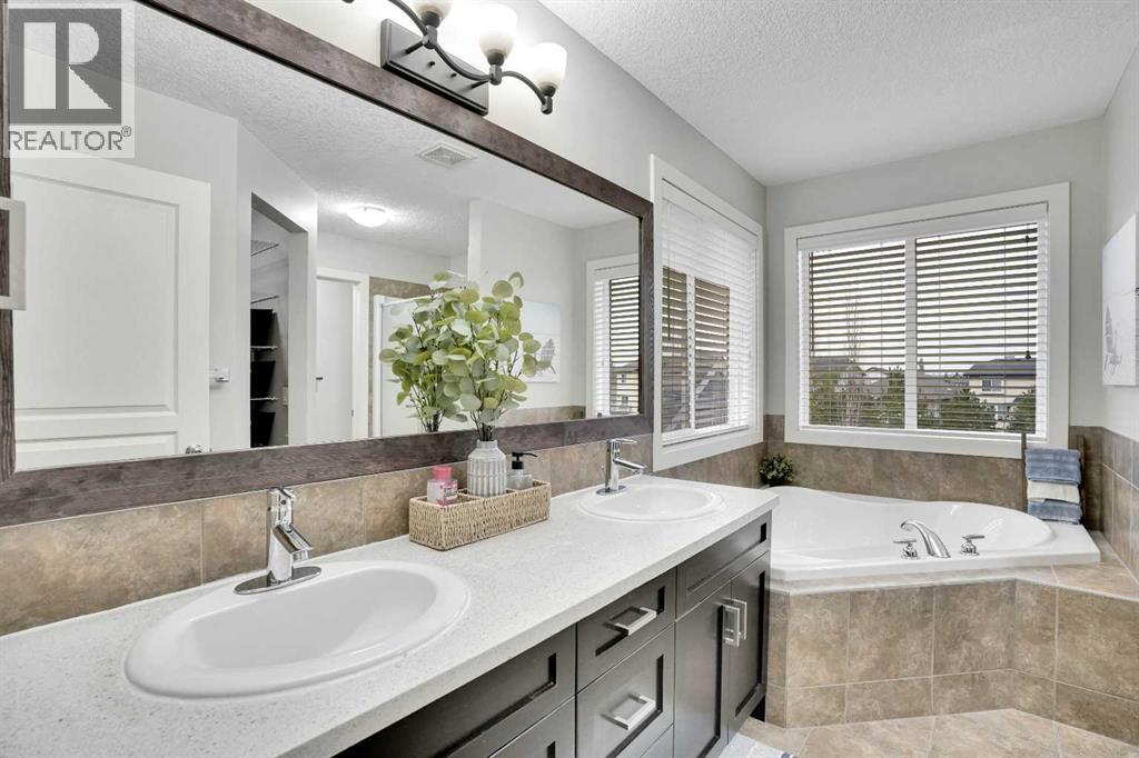 142 Luxstone View Sw, Airdrie, Alberta  T4B 0J9 - Photo 20 - A2267589