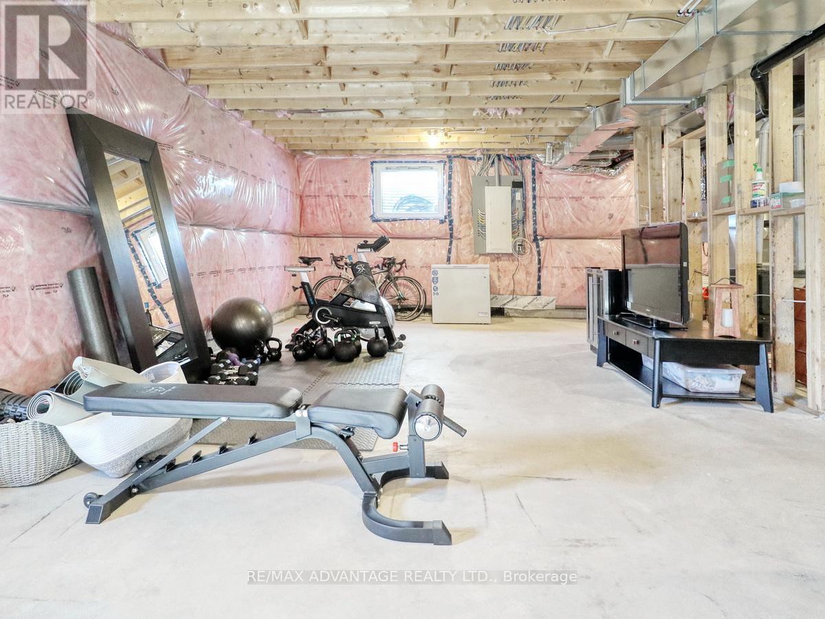 73 Crestview Drive, Middlesex Centre, Ontario  N0L 1P0 - Photo 44 - X12878214