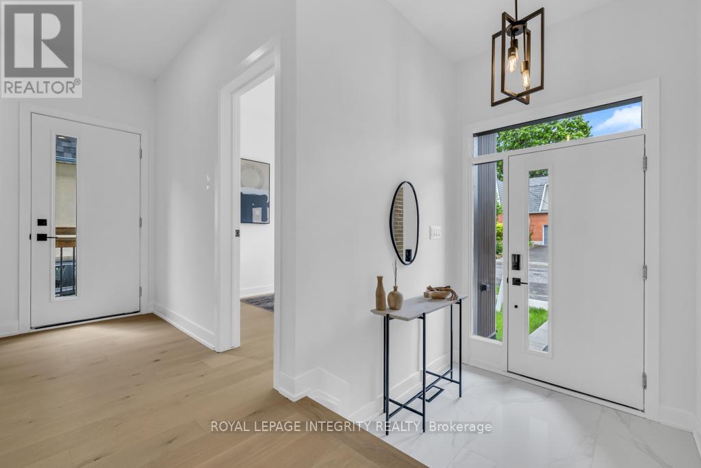 278 Spencer Street, Ottawa, Ontario  K1Y 2R2 - Photo 2 - X12878208