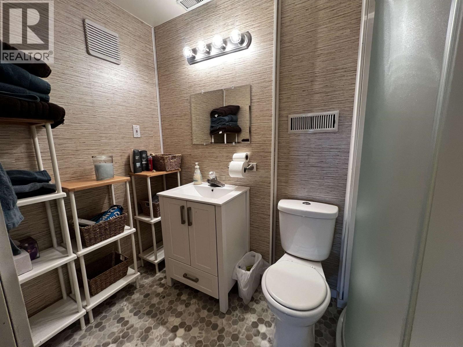 440 Simon Fraser Avenue, Fraser Lake, British Columbia  V0J 1S0 - Photo 22 - R3099343