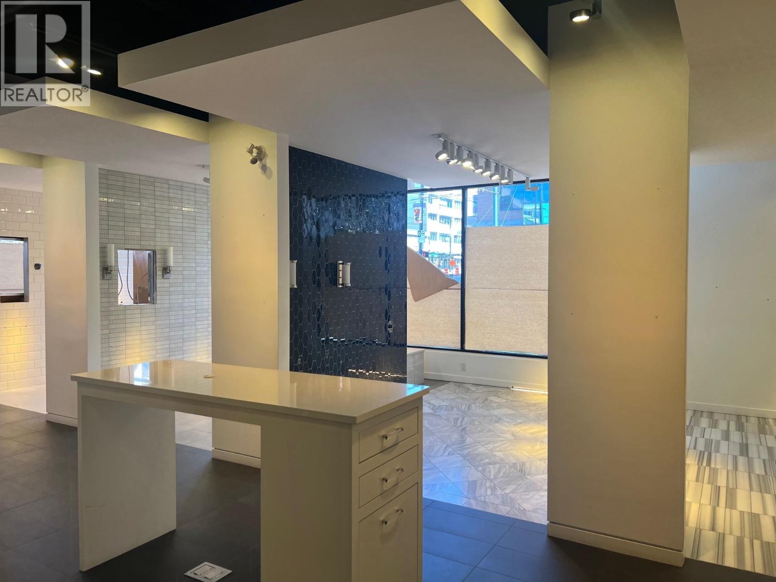 1606 W Broadway, Vancouver, British Columbia  V6J 1X6 - Photo 3 - C8072704