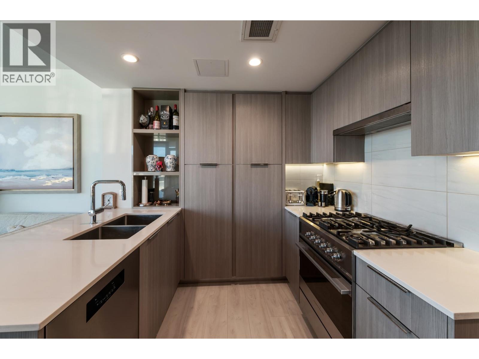 603 1471 Hunter Street, North Vancouver, British Columbia  V7J 1H3 - Photo 5 - R3099351