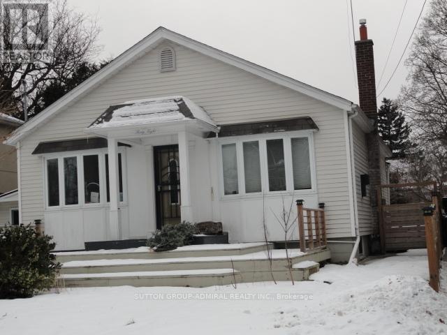 <div class="slider-price">$967,980</div><p>38 Fenwood Heights, Toronto, Ontario</p>