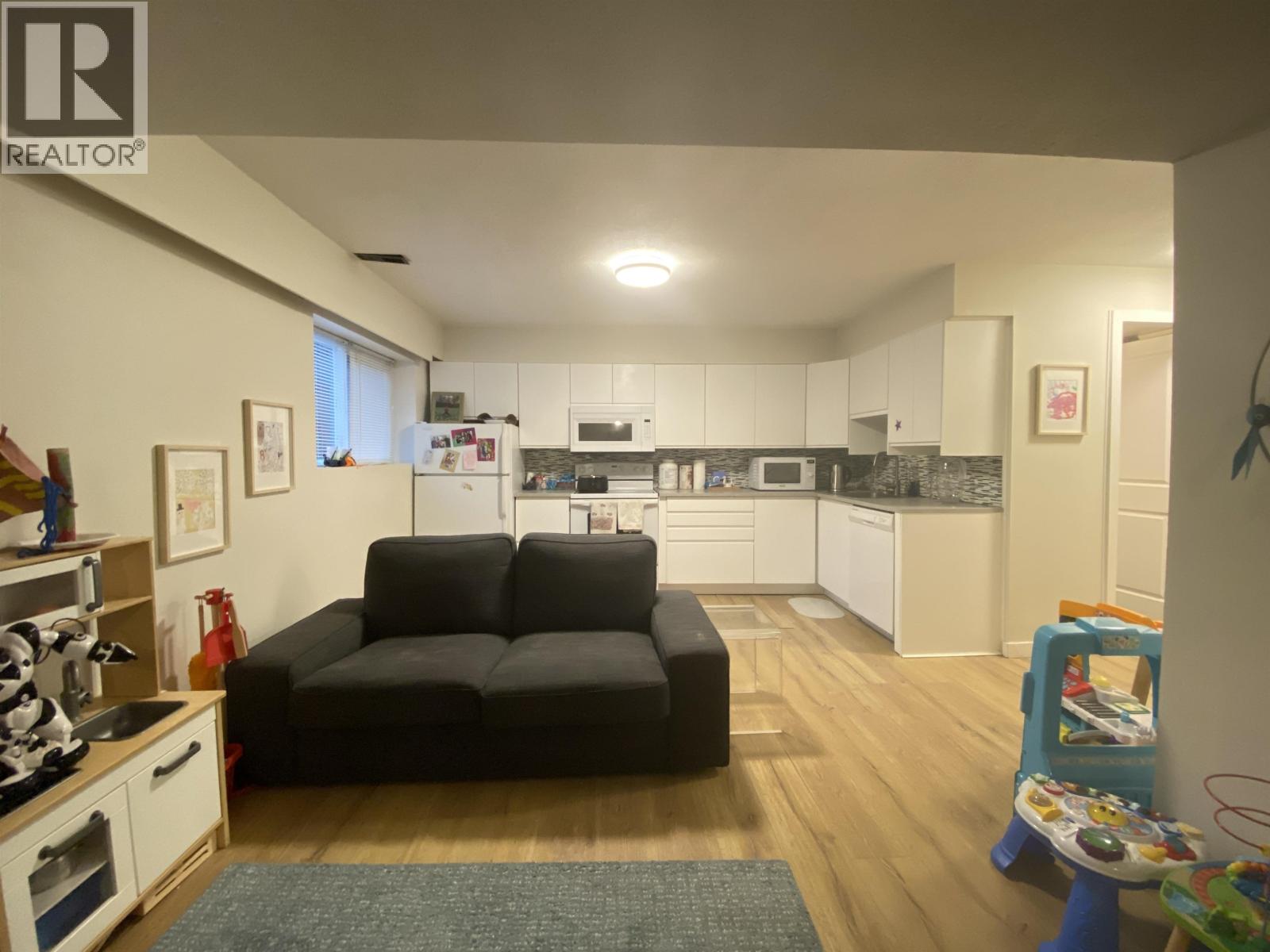 449 Mundy Street, Coquitlam, British Columbia  V3K 5N2 - Photo 5 - R3099336