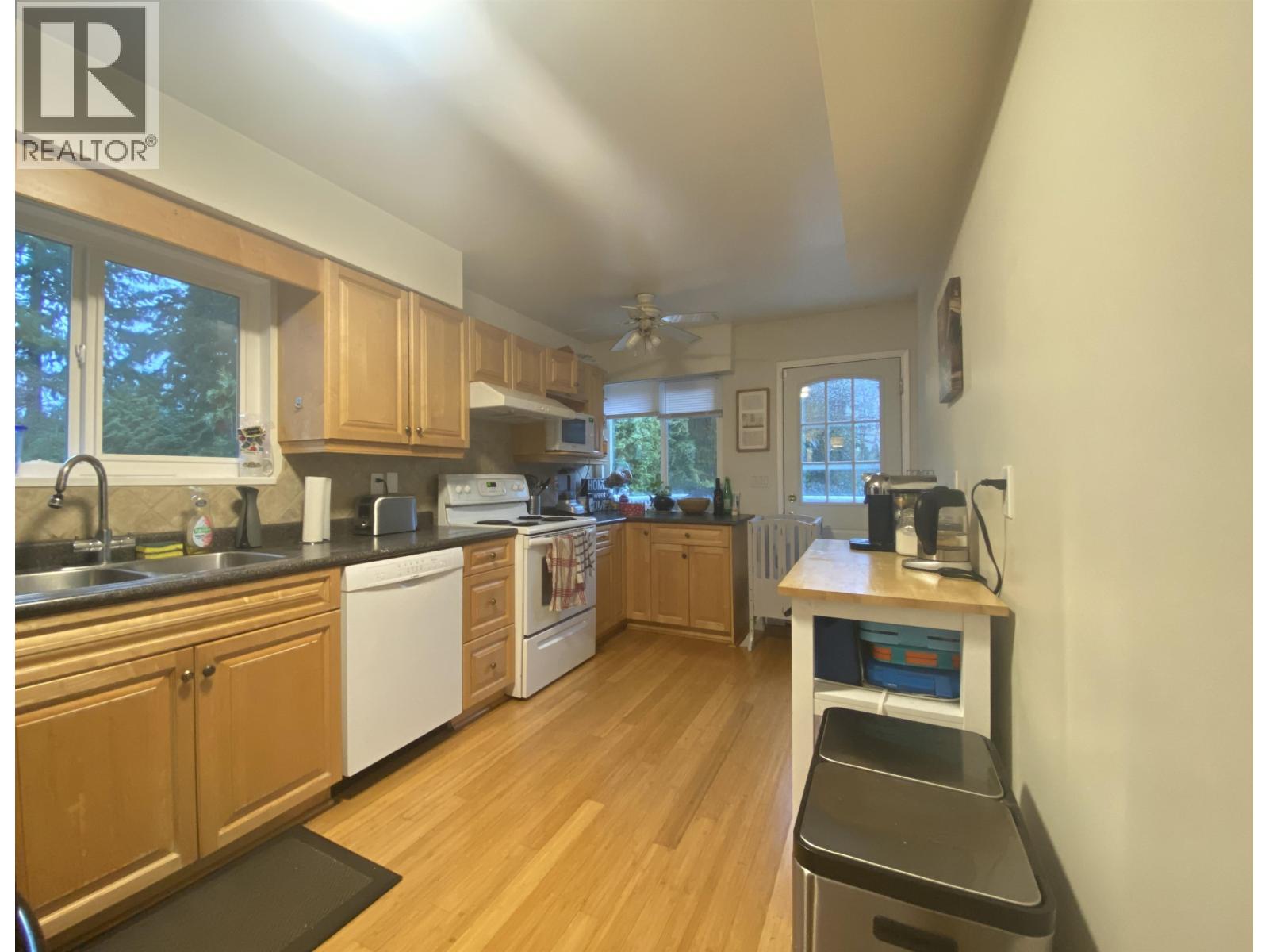 449 Mundy Street, Coquitlam, British Columbia  V3K 5N2 - Photo 8 - R3099336