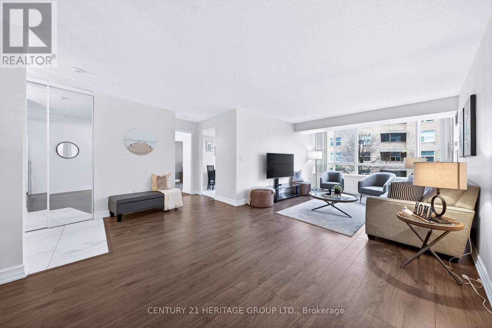 701 - 270 Davis Drive, Newmarket, Ontario  L3Y 8K2 - Photo 2 - N12878190