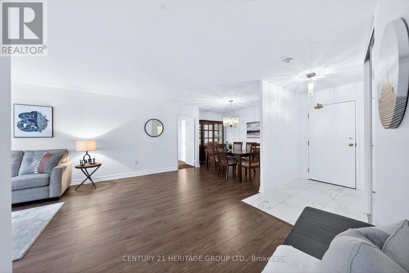 701 - 270 Davis Drive, Newmarket, Ontario  L3Y 8K2 - Photo 3 - N12878190