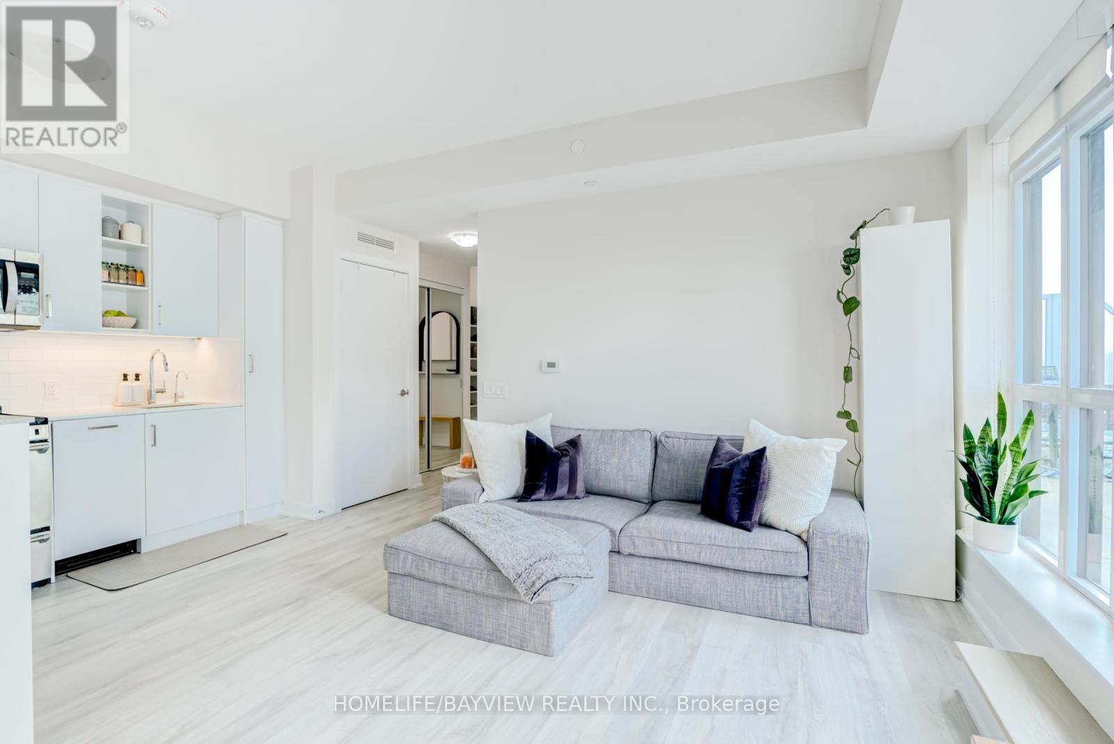 924 - 251 Manitoba Street, Toronto, Ontario M8Y 0C7 - Photo 10 - W12878204