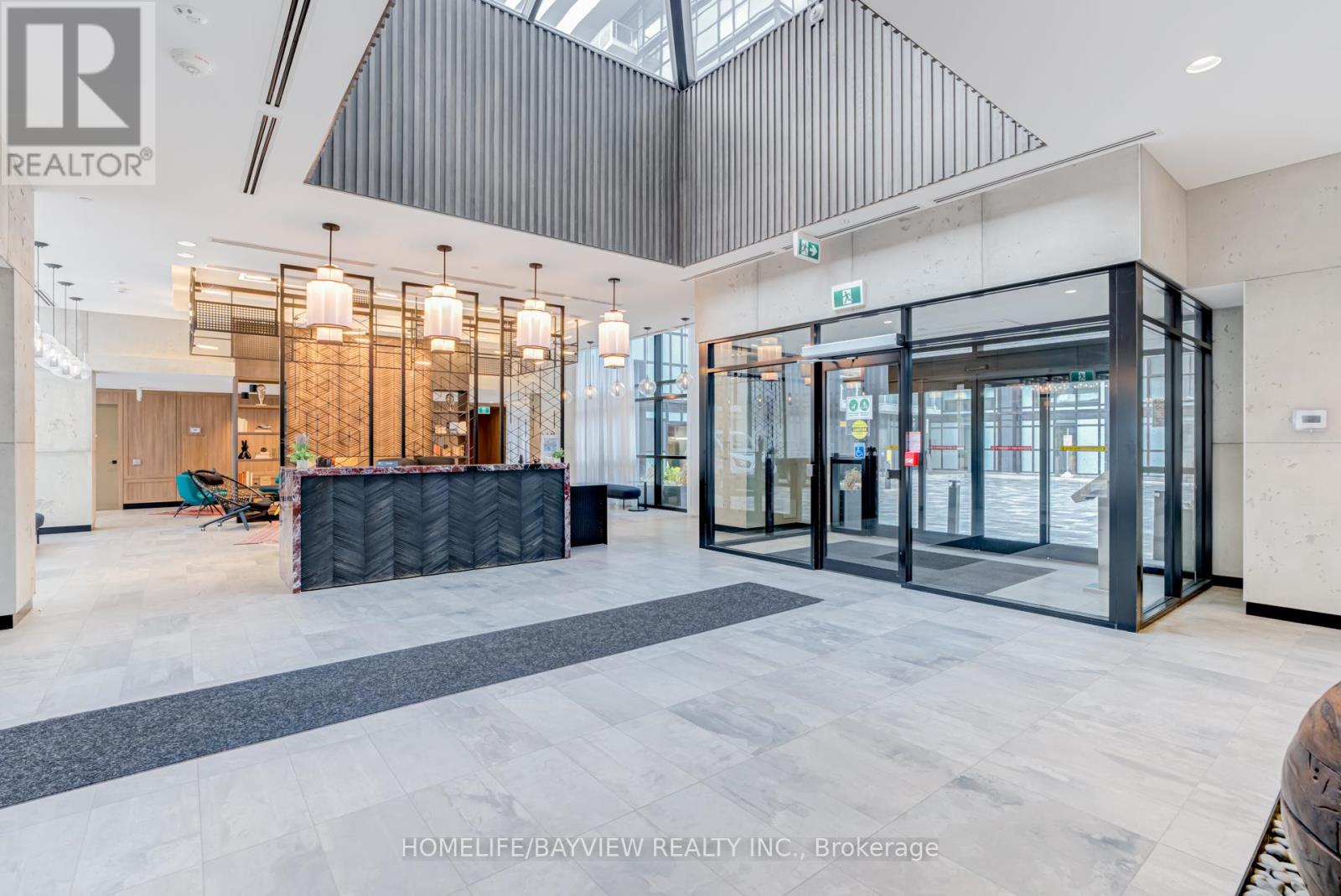 924 - 251 Manitoba Street, Toronto (Mimico), Ontario  M8Y 0C7 - Photo 2 - W12878204