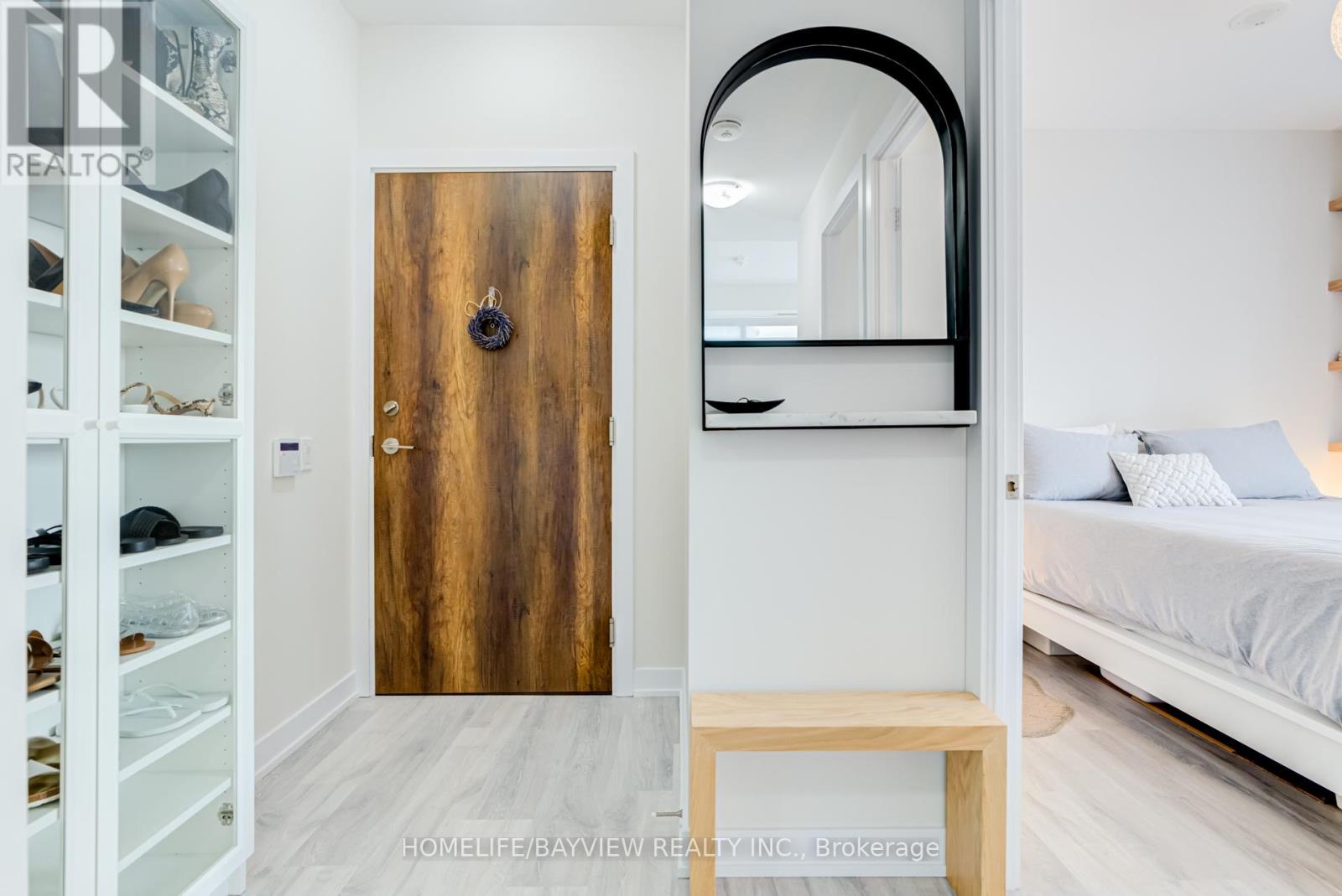 924 - 251 Manitoba Street, Toronto (Mimico), Ontario  M8Y 0C7 - Photo 6 - W12878204