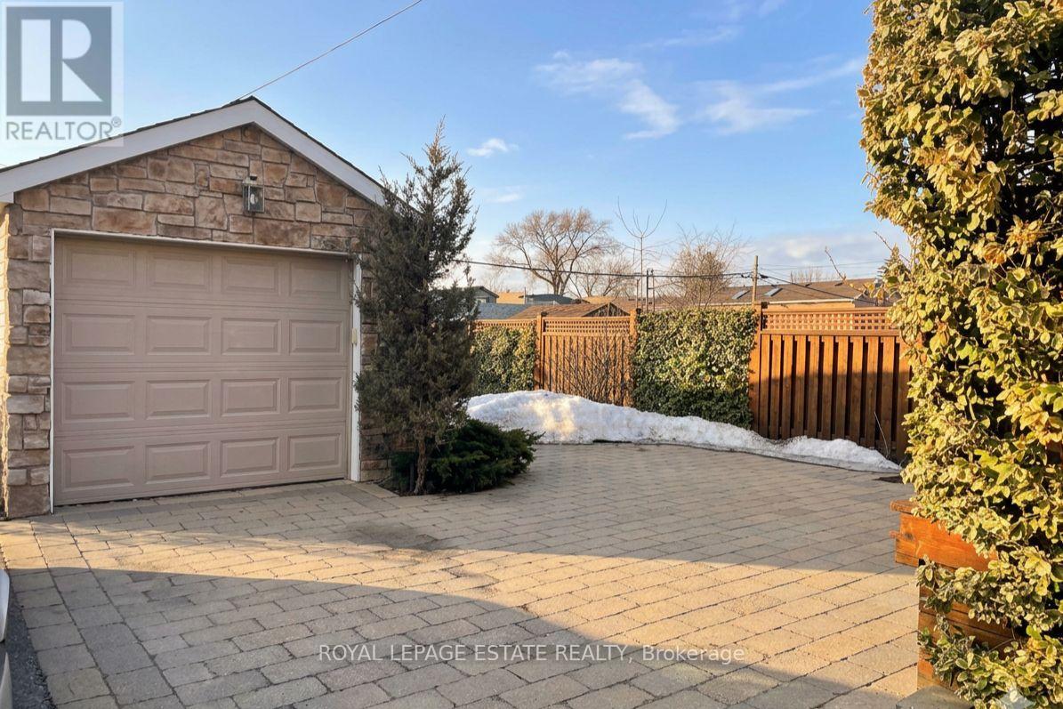 108 Barker Avenue, Toronto, Ontario  M4C 2N9 - Photo 27 - E12756608