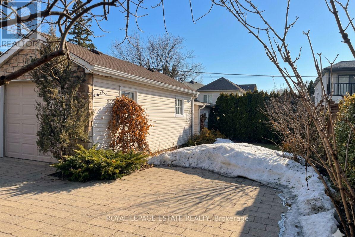 108 Barker Avenue, Toronto, Ontario  M4C 2N9 - Photo 28 - E12756608