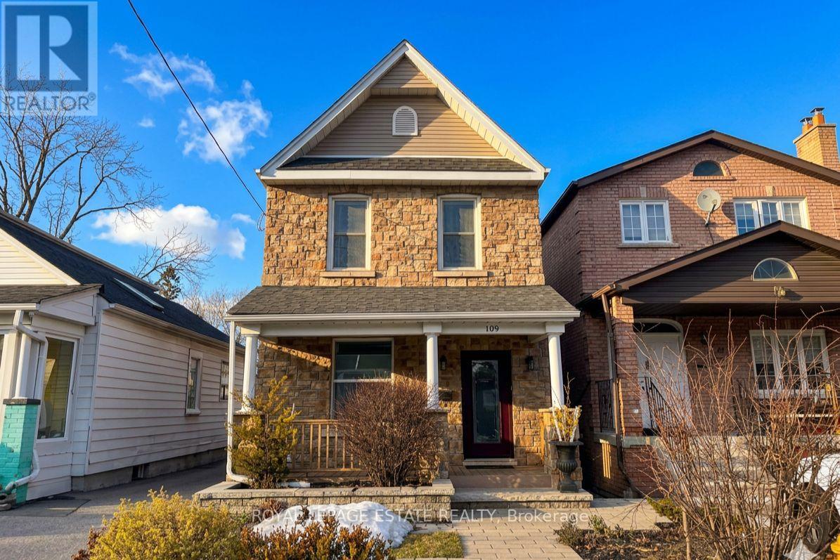 108 Barker Avenue, Toronto, Ontario  M4C 2N9 - Photo 10 - E12756608