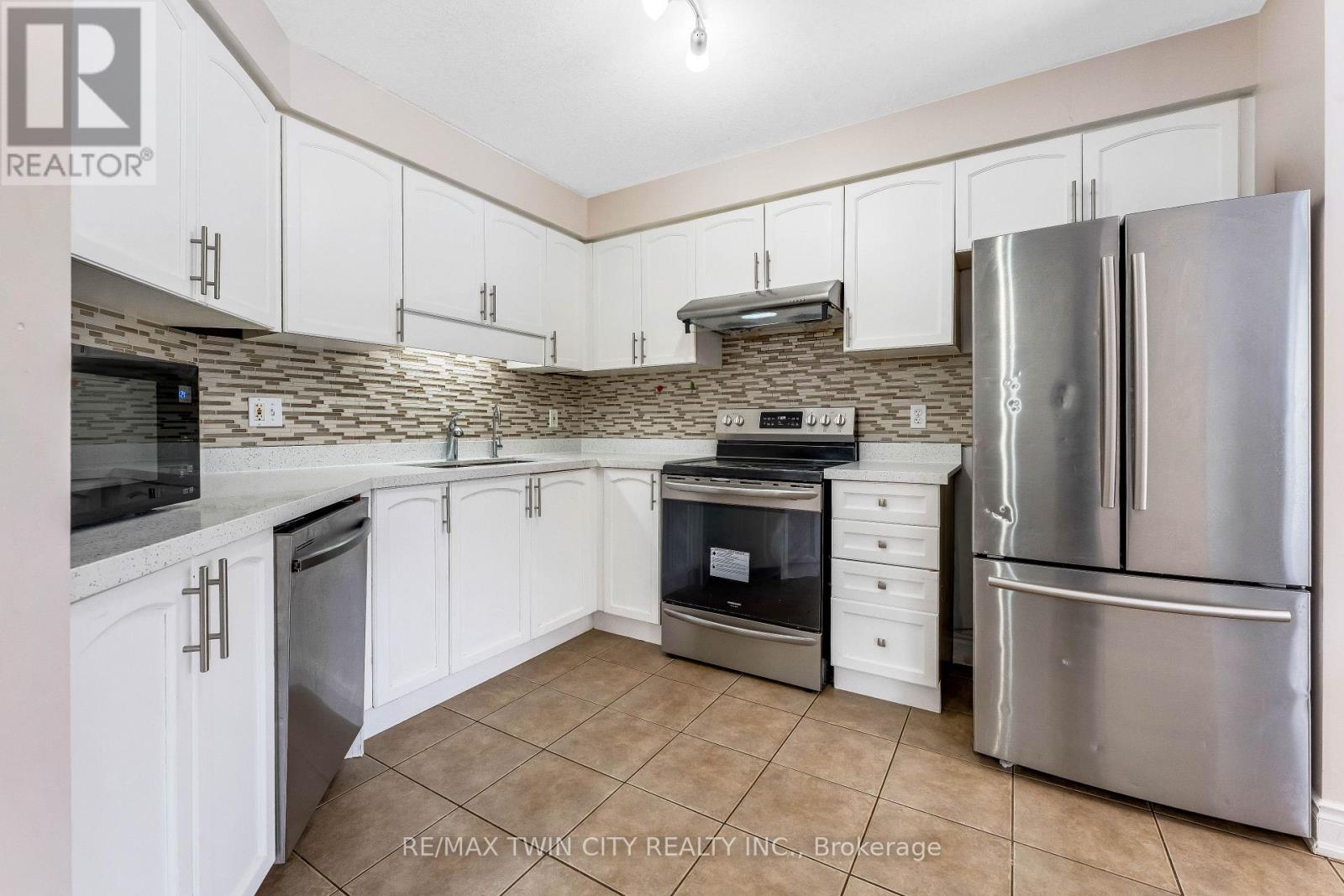 142 Dubrick Crescent, Kitchener, Ontario  N2E 4G3 - Photo 11 - X12867542