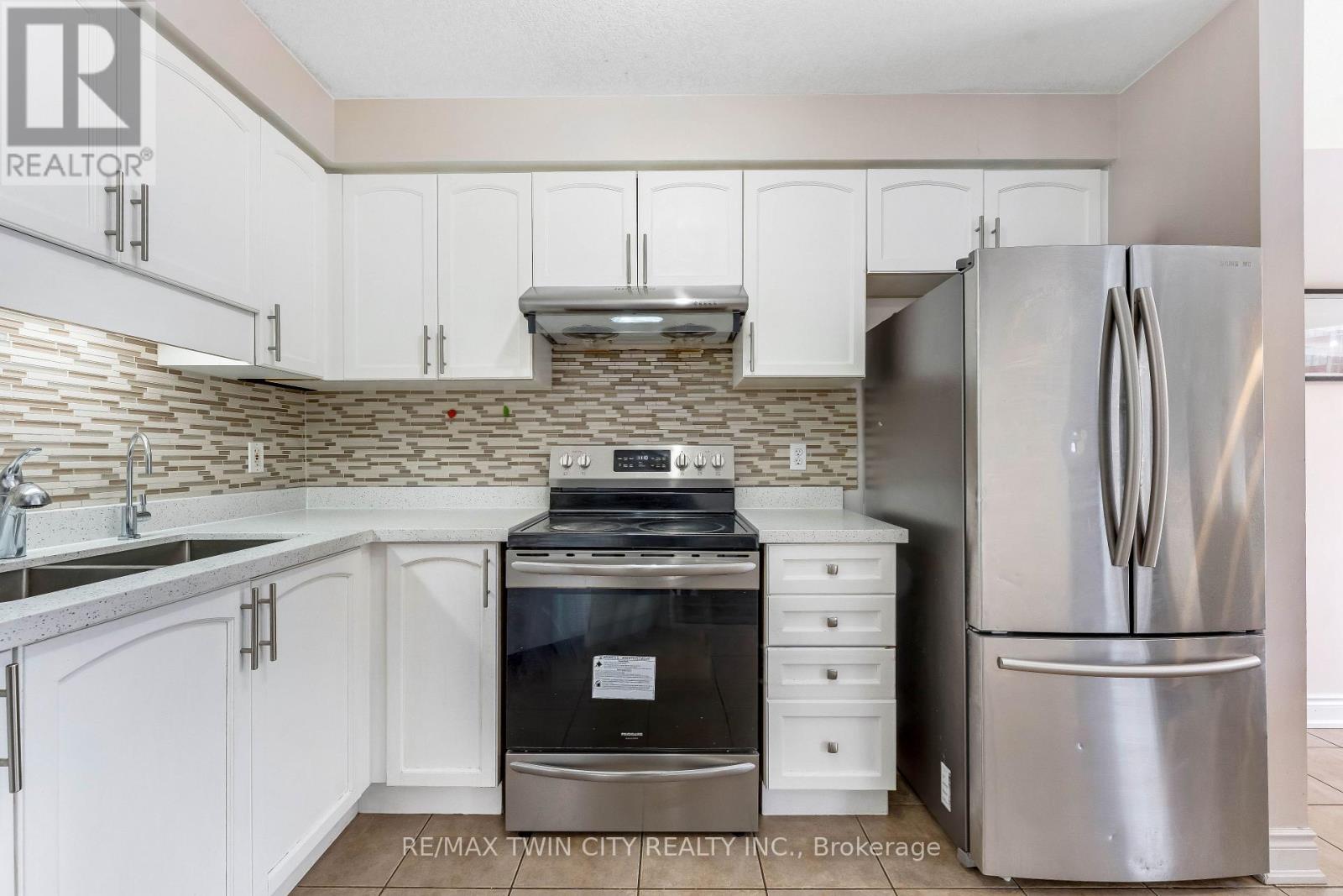 142 Dubrick Crescent, Kitchener, Ontario  N2E 4G3 - Photo 13 - X12867542