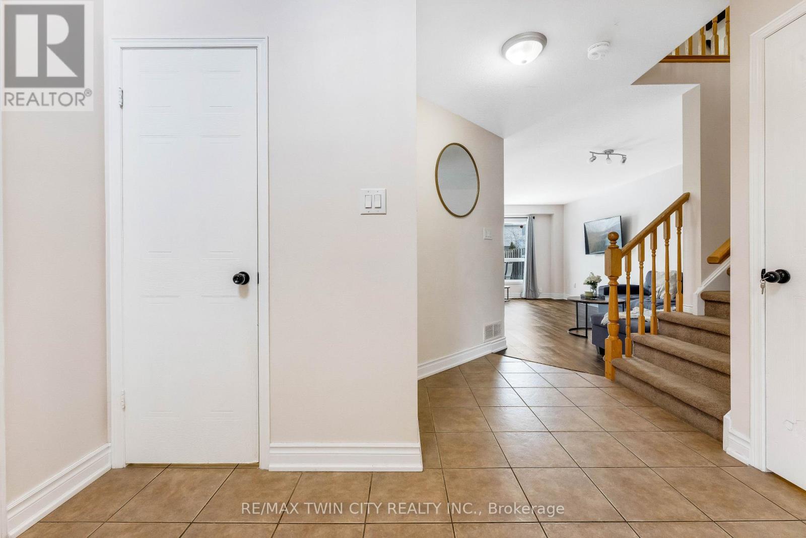 142 Dubrick Crescent, Kitchener, Ontario  N2E 4G3 - Photo 4 - X12867542