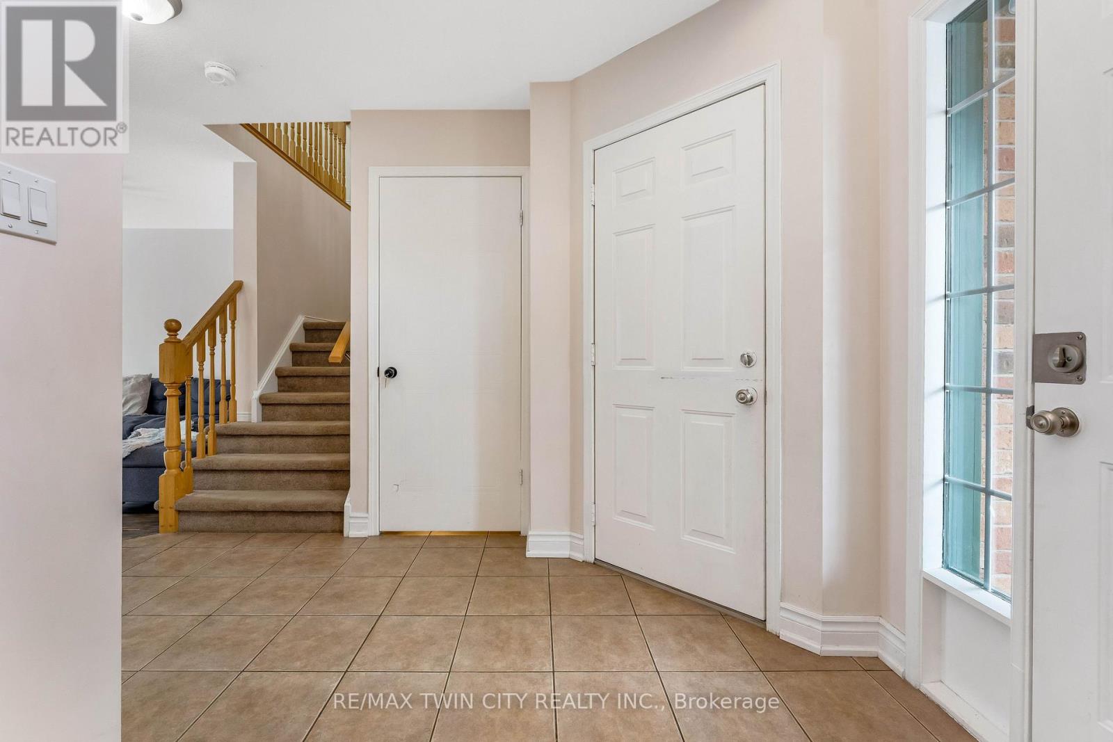 142 Dubrick Crescent, Kitchener, Ontario  N2E 4G3 - Photo 5 - X12867542