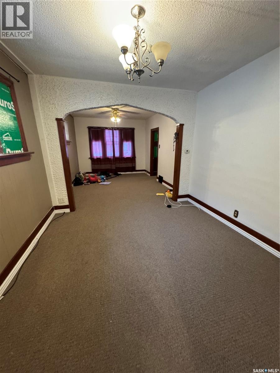 1425 Elphinstone Street, Regina, Saskatchewan  S4T 3M7 - Photo 3 - SK030175