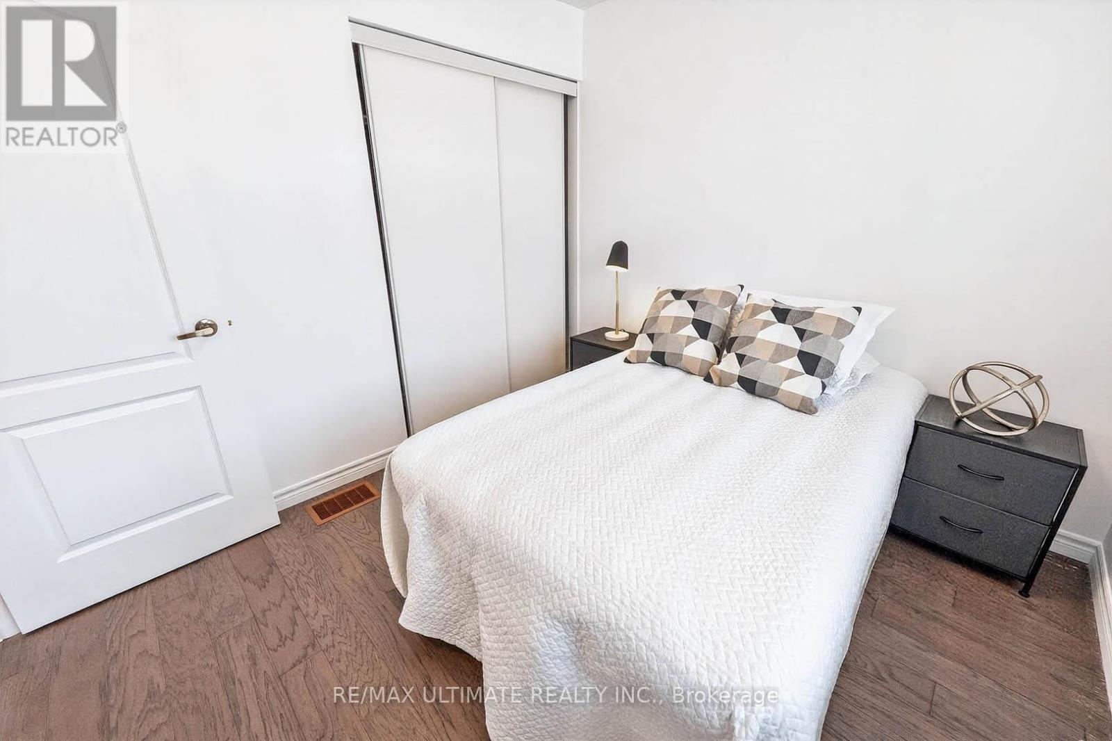 2441 Baintree Crescent, Oakville, Ontario  L6M 4W9 - Photo 25 - W12864446