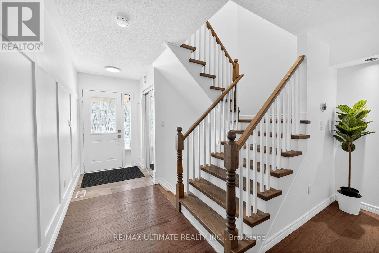 2441 Baintree Crescent, Oakville, Ontario  L6M 4W9 - Photo 2 - W12864446