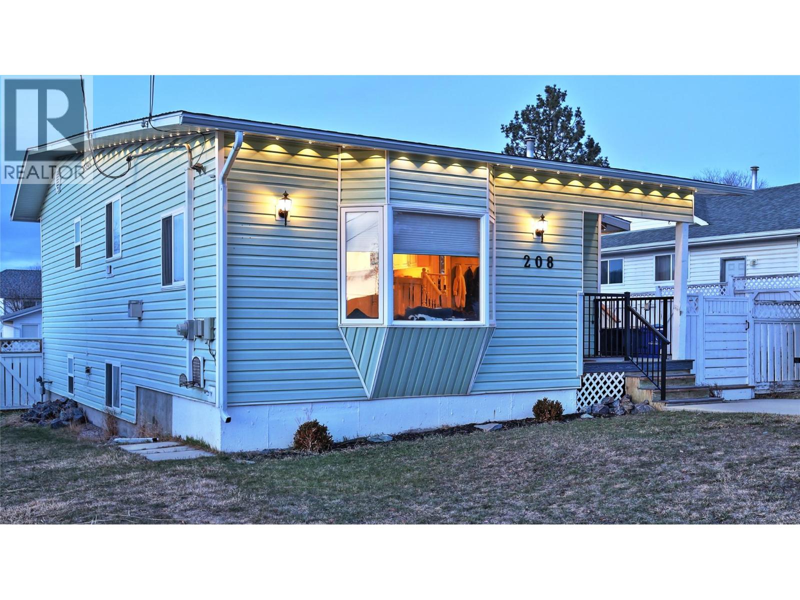 208 8th Street S, Cranbrook, British Columbia V1C 1N8 - Photo 2 - 10378904