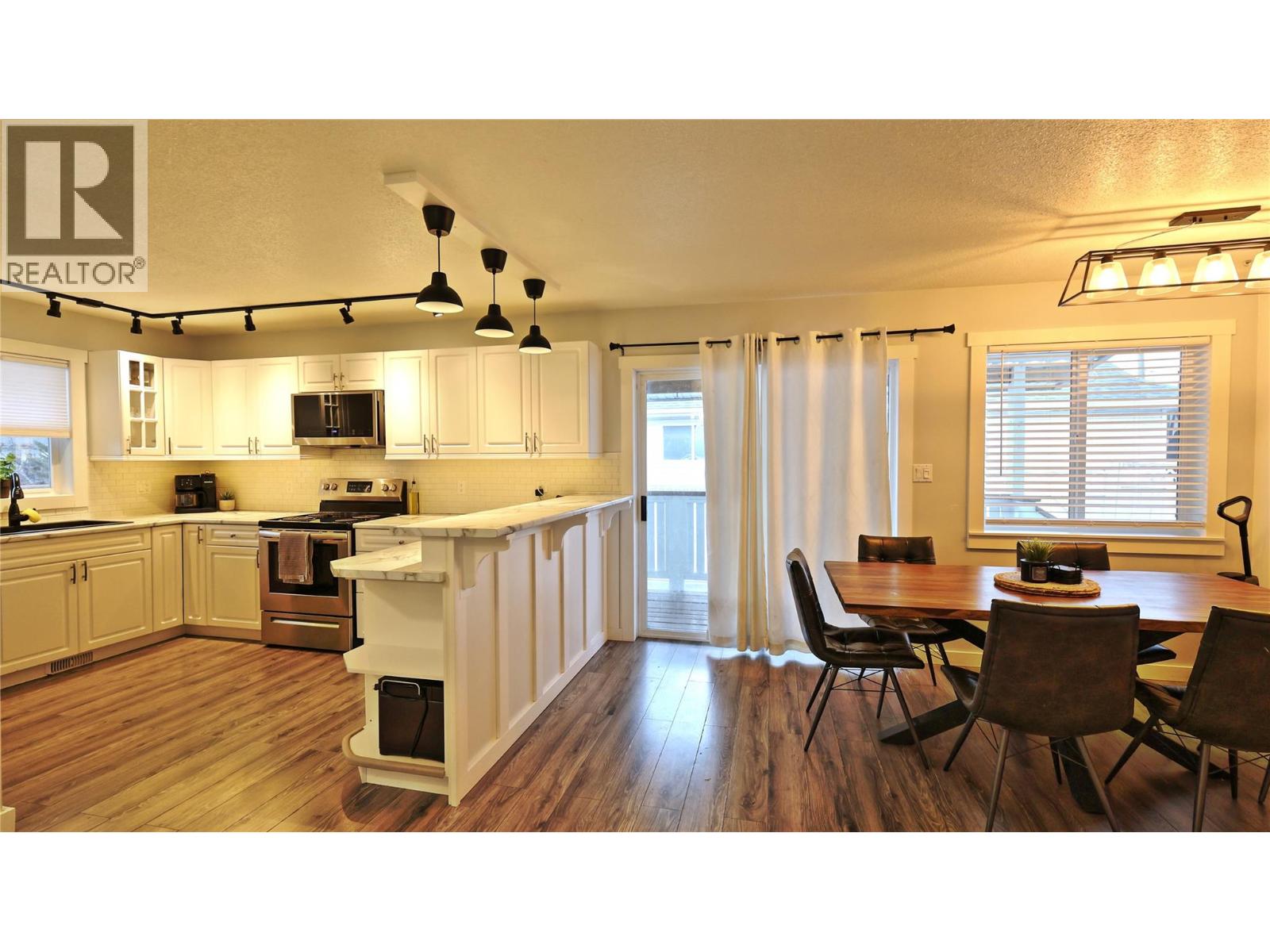 208 8th Street S, Cranbrook, British Columbia V1C 1N8 - Photo 9 - 10378904