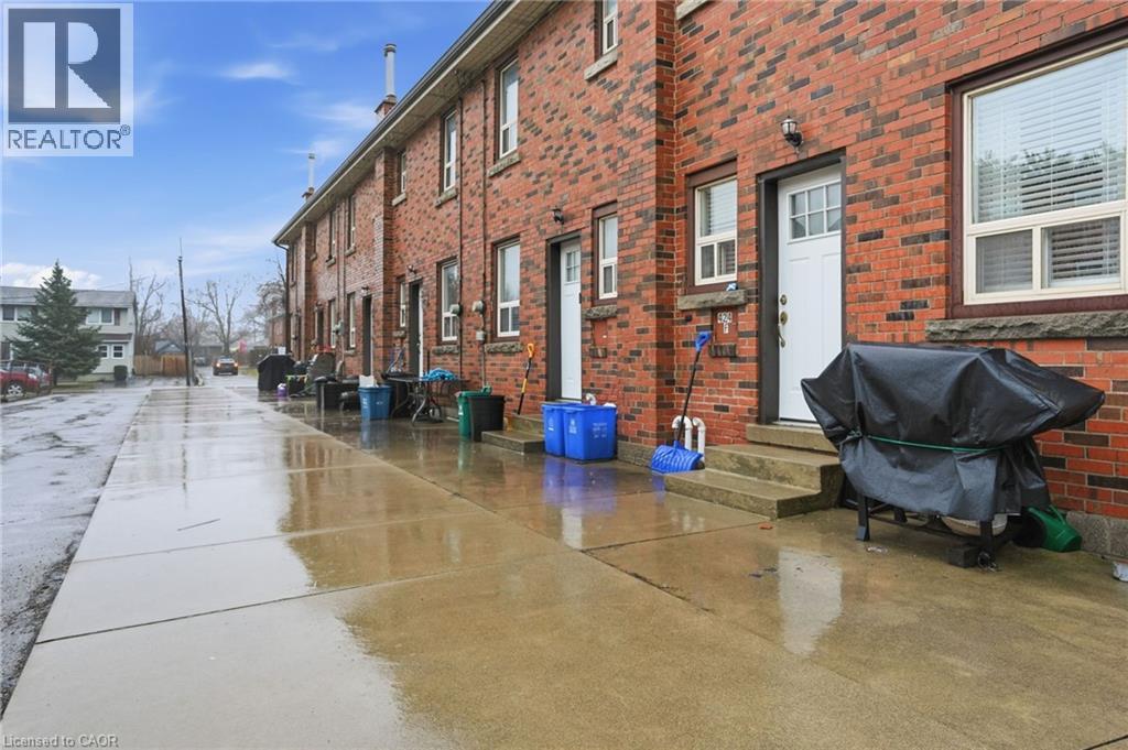 424 East 42nd Street, Hamilton, Ontario  L8T 3A9 - Photo 2 - 40811858