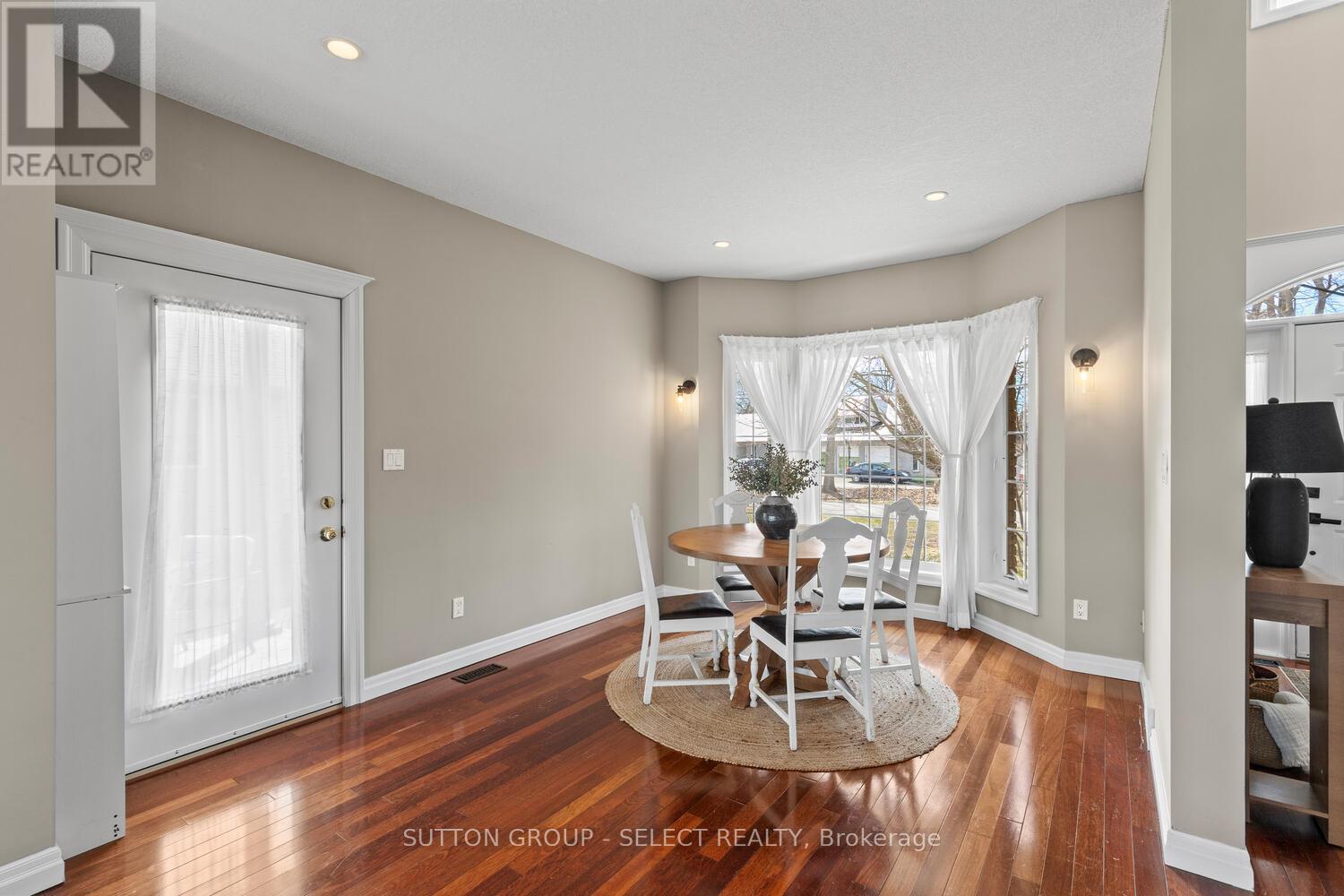 2610 Emerson Street, Strathroy-Caradoc (Mount Brydges), Ontario  N0L 1W0 - Photo 10 - X12878282