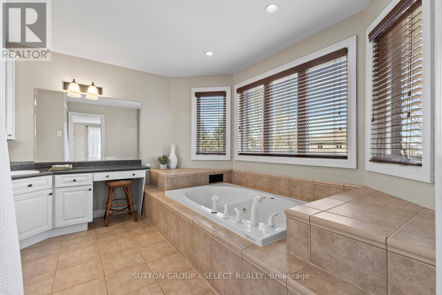 2610 Emerson Street, Strathroy-Caradoc (Mount Brydges), Ontario  N0L 1W0 - Photo 25 - X12878282