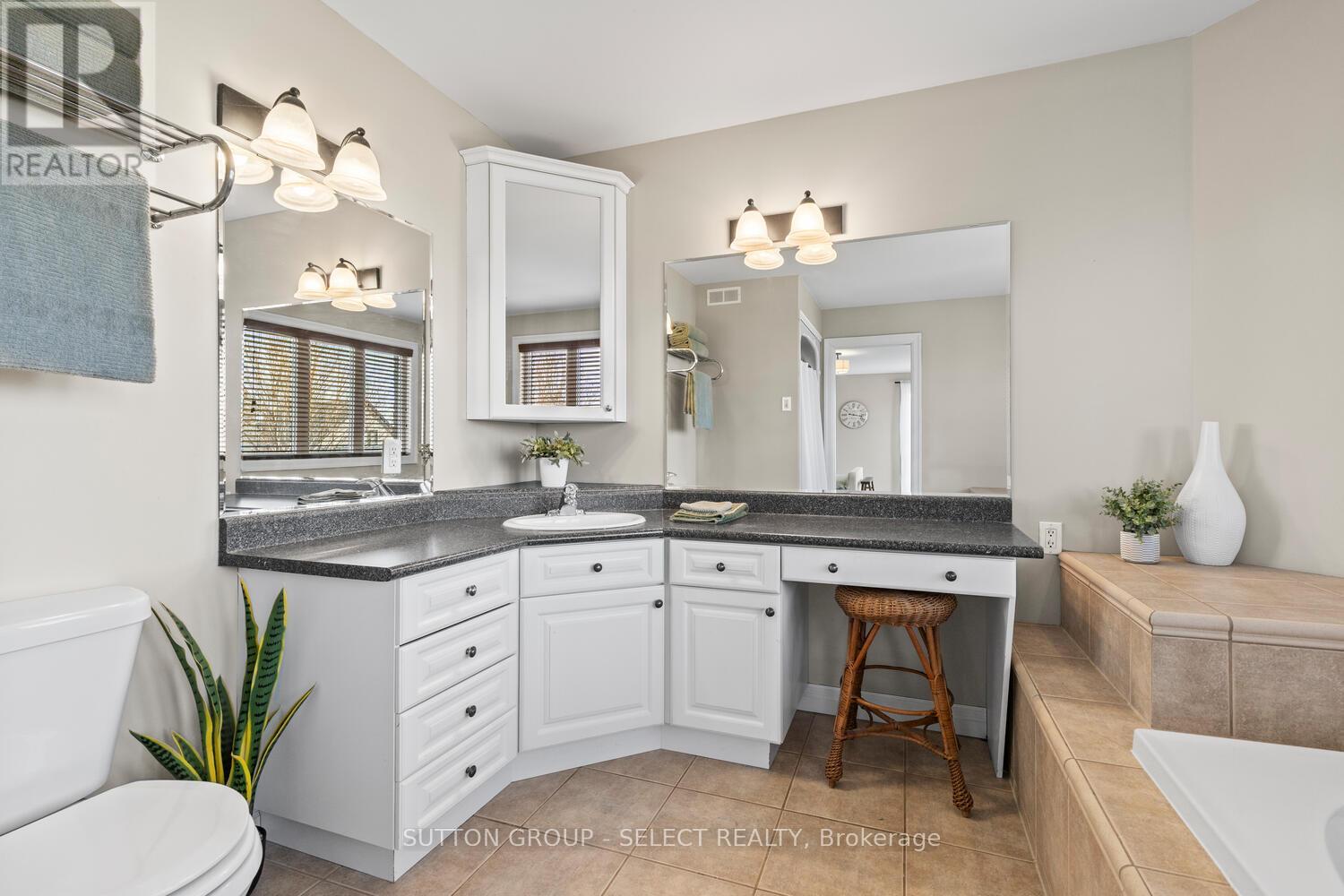 2610 Emerson Street, Strathroy-Caradoc (Mount Brydges), Ontario  N0L 1W0 - Photo 26 - X12878282