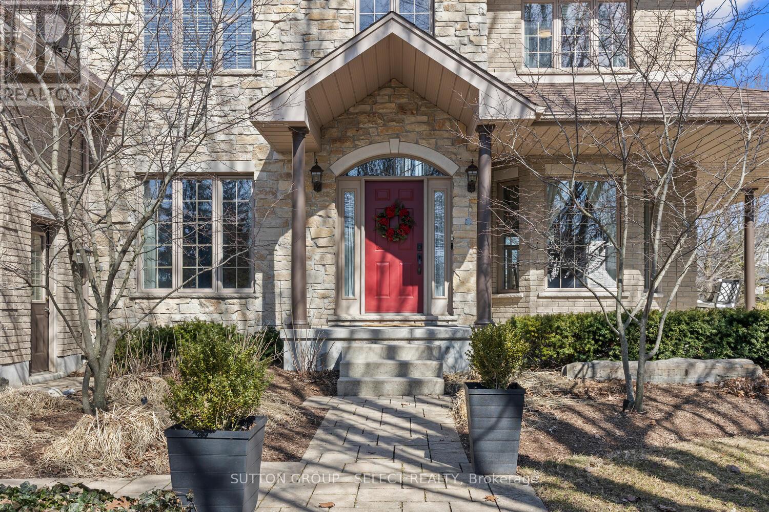 2610 Emerson Street, Strathroy-Caradoc (Mount Brydges), Ontario  N0L 1W0 - Photo 4 - X12878282