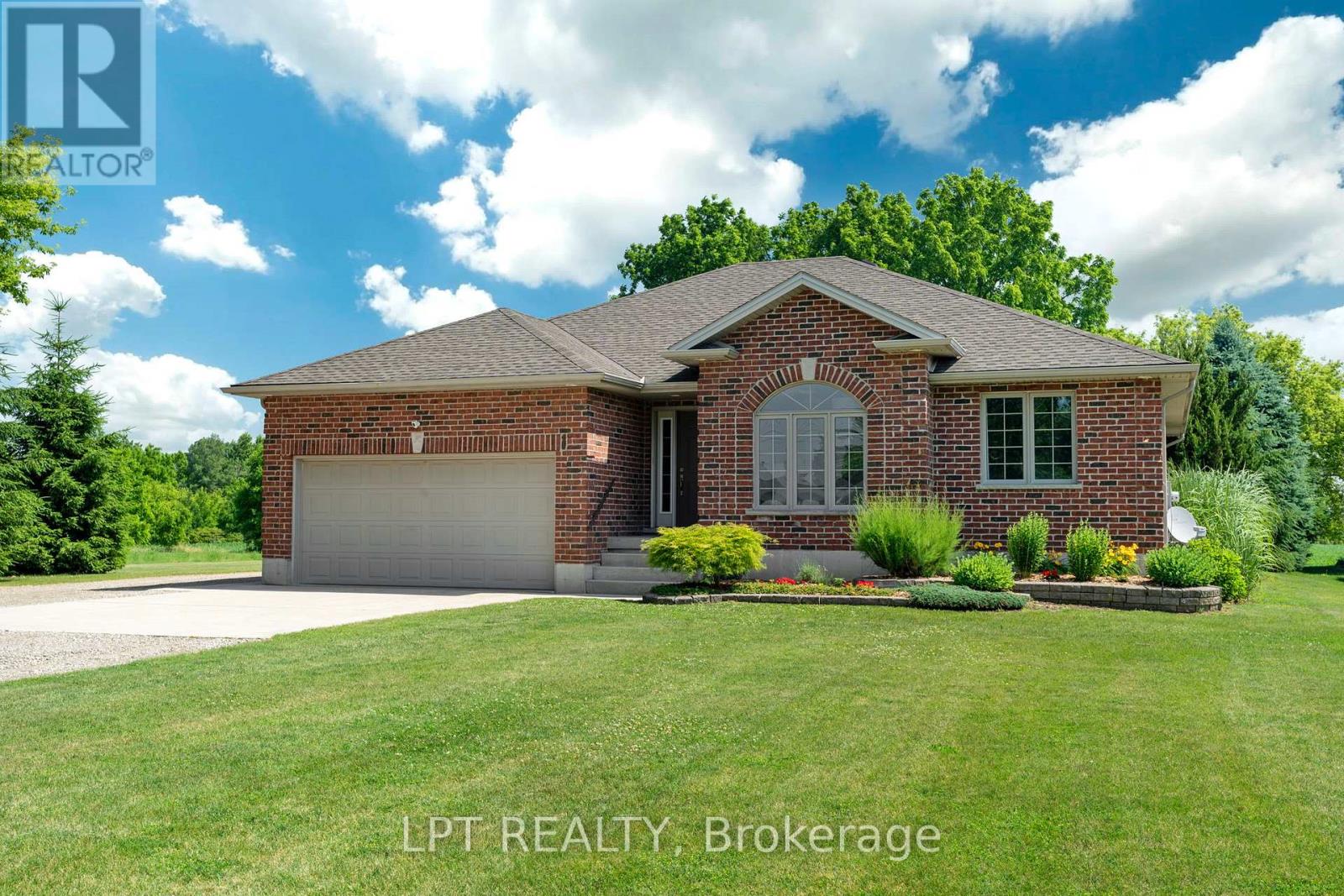 18 DURHAM STREET, Newbury, Ontario