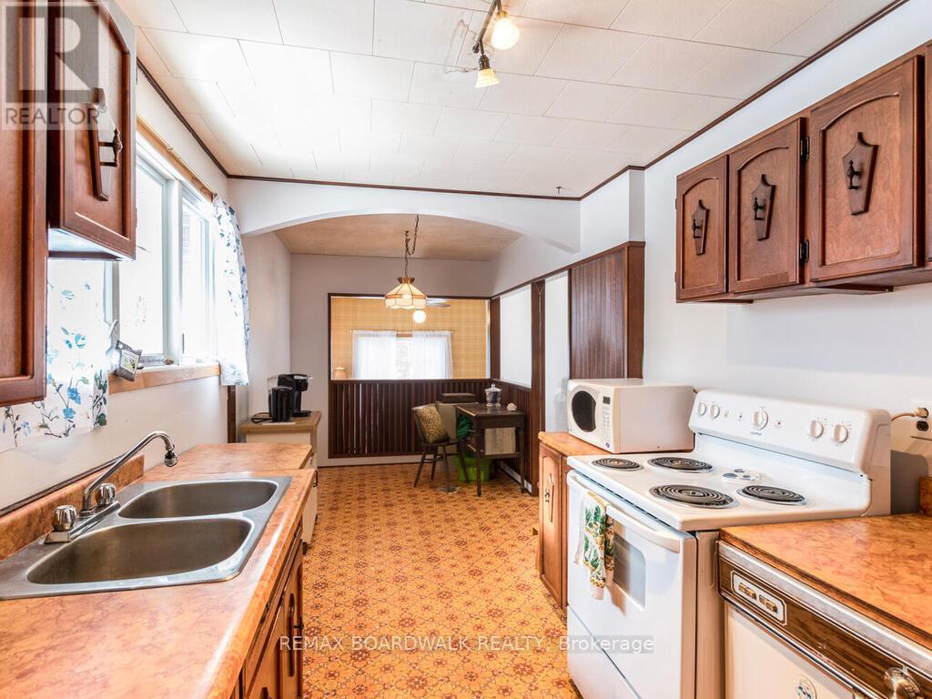 6963 Roger Stevens Drive, Montague, Ontario  K7A 4S6 - Photo 13 - X12878262