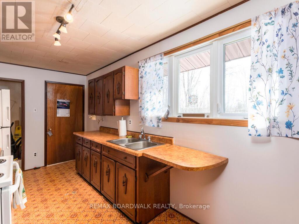 6963 Roger Stevens Drive, Montague, Ontario  K7A 4S6 - Photo 14 - X12878262