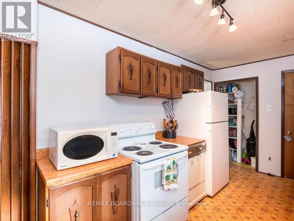 6963 Roger Stevens Drive, Montague, Ontario  K7A 4S6 - Photo 15 - X12878262