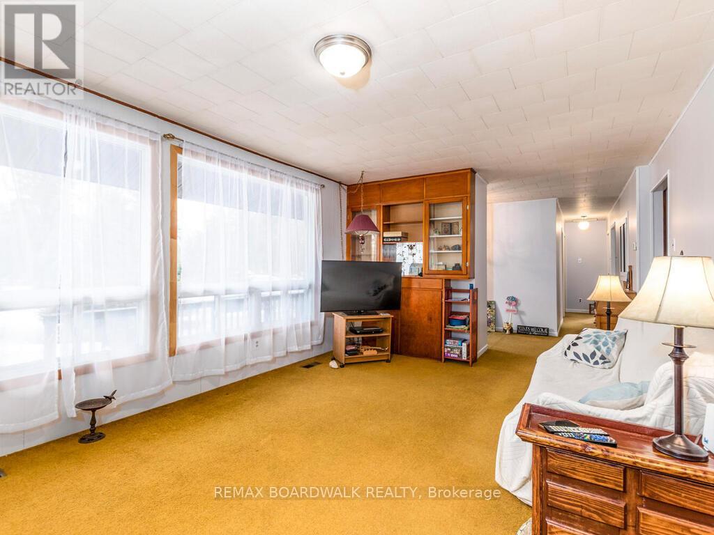 6963 Roger Stevens Drive, Montague, Ontario  K7A 4S6 - Photo 7 - X12878262