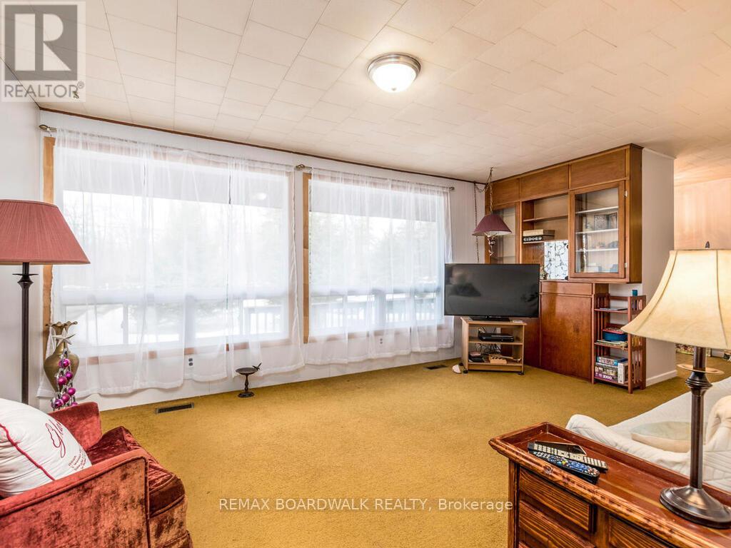 6963 Roger Stevens Drive, Montague, Ontario  K7A 4S6 - Photo 8 - X12878262