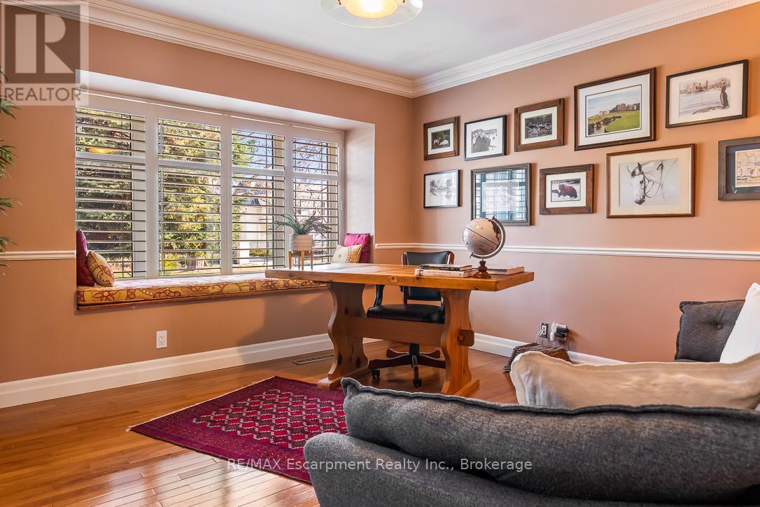 24 Birkbank Drive, Oakville, Ontario  L6J 4Y9 - Photo 12 - W12878342