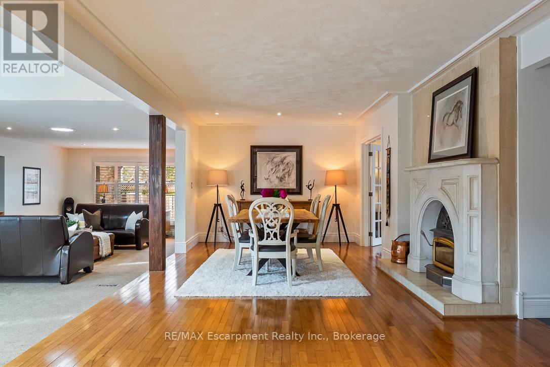 24 Birkbank Drive, Oakville, Ontario  L6J 4Y9 - Photo 8 - W12878342