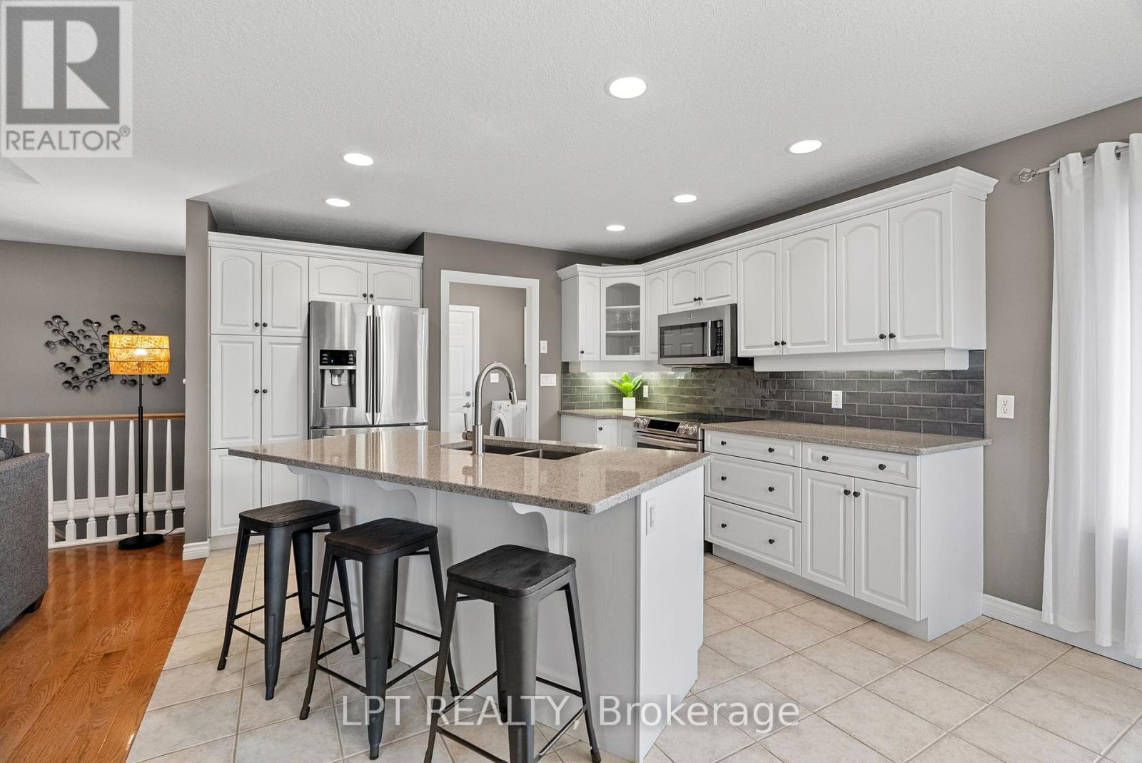 18 Durham Street, Newbury, Ontario  N0L 1Z0 - Photo 12 - X12878316