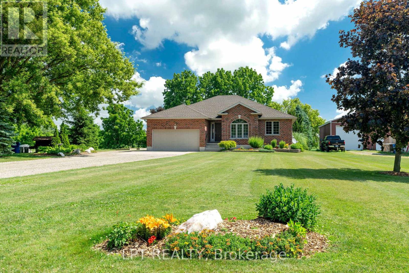 18 Durham Street, Newbury, Ontario  N0L 1Z0 - Photo 2 - X12878316