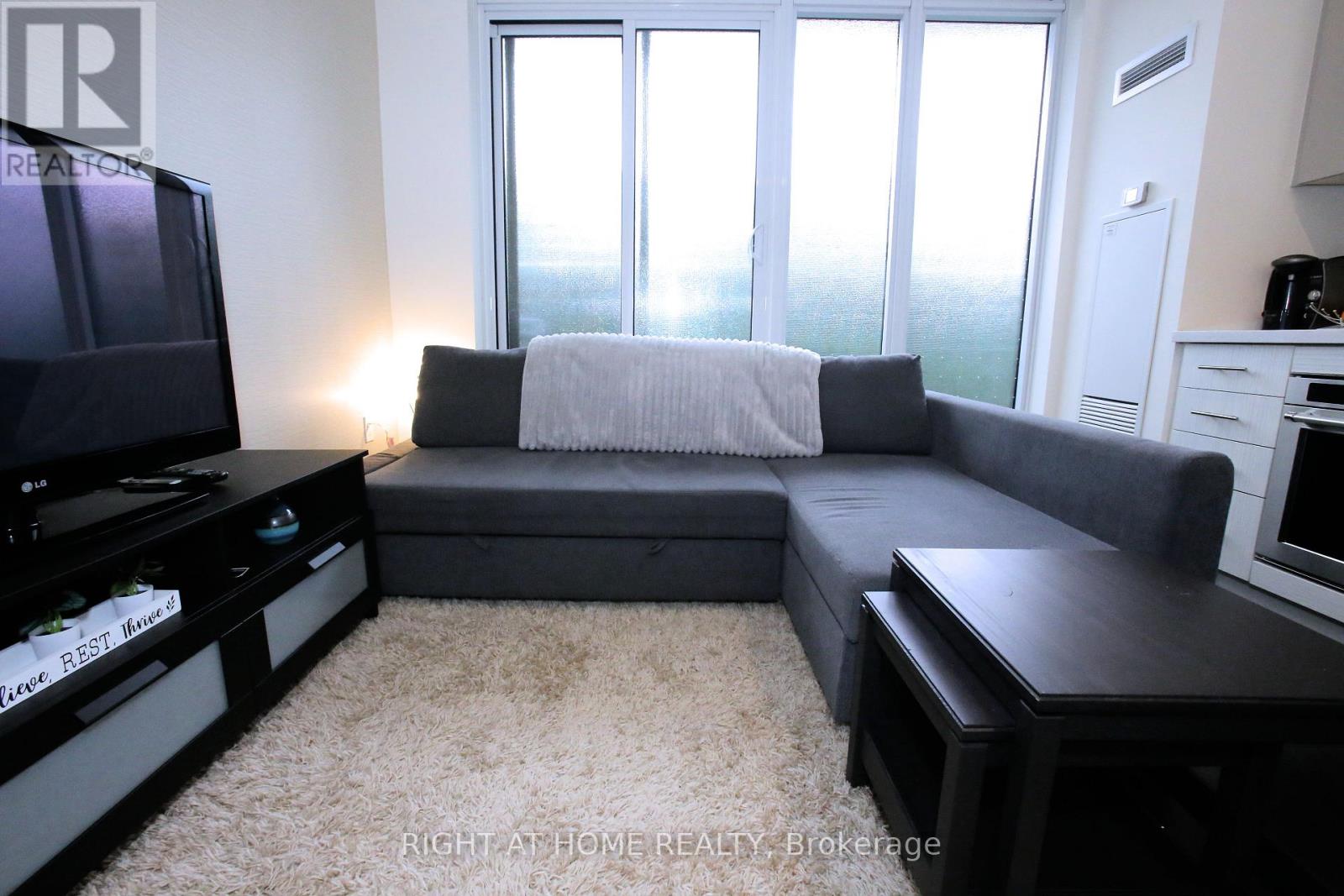 210 - 330 Richmond Street W, Toronto, Ontario  M5V 1X2 - Photo 14 - C12878246