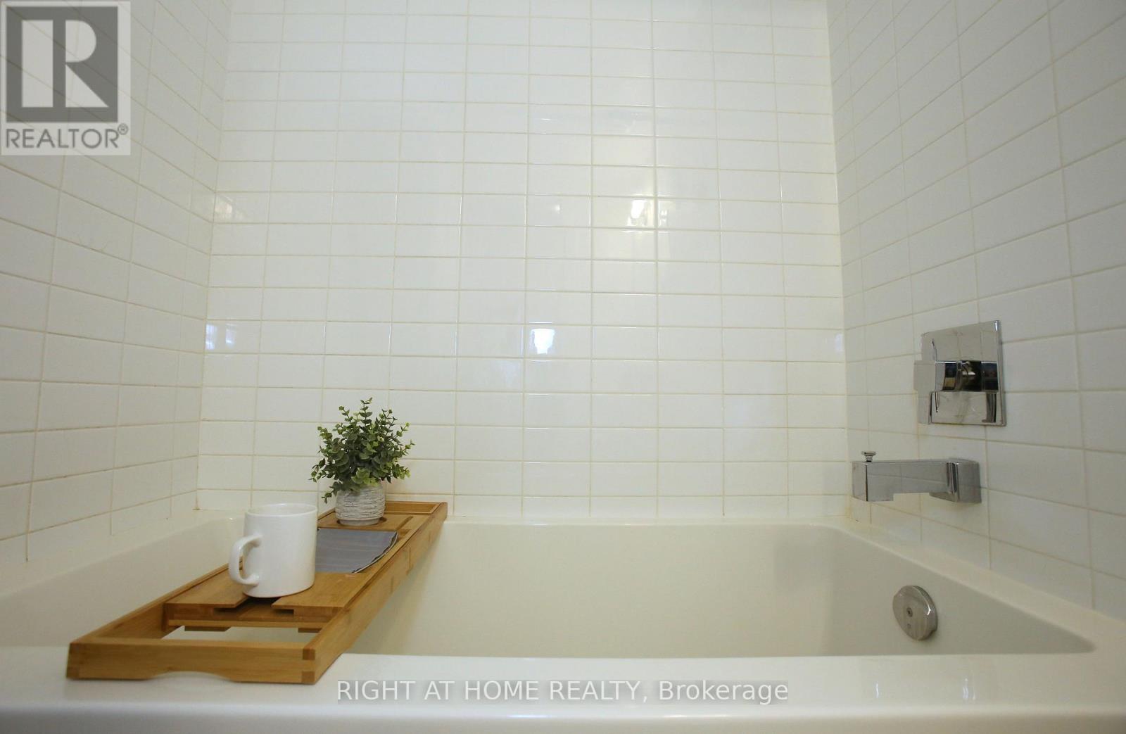 210 - 330 Richmond Street W, Toronto, Ontario  M5V 1X2 - Photo 27 - C12878246