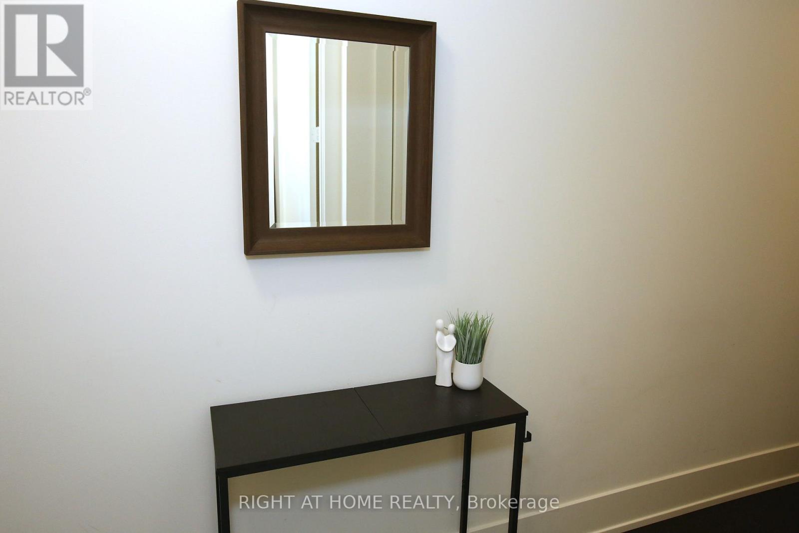 210 - 330 Richmond Street W, Toronto, Ontario  M5V 1X2 - Photo 8 - C12878246