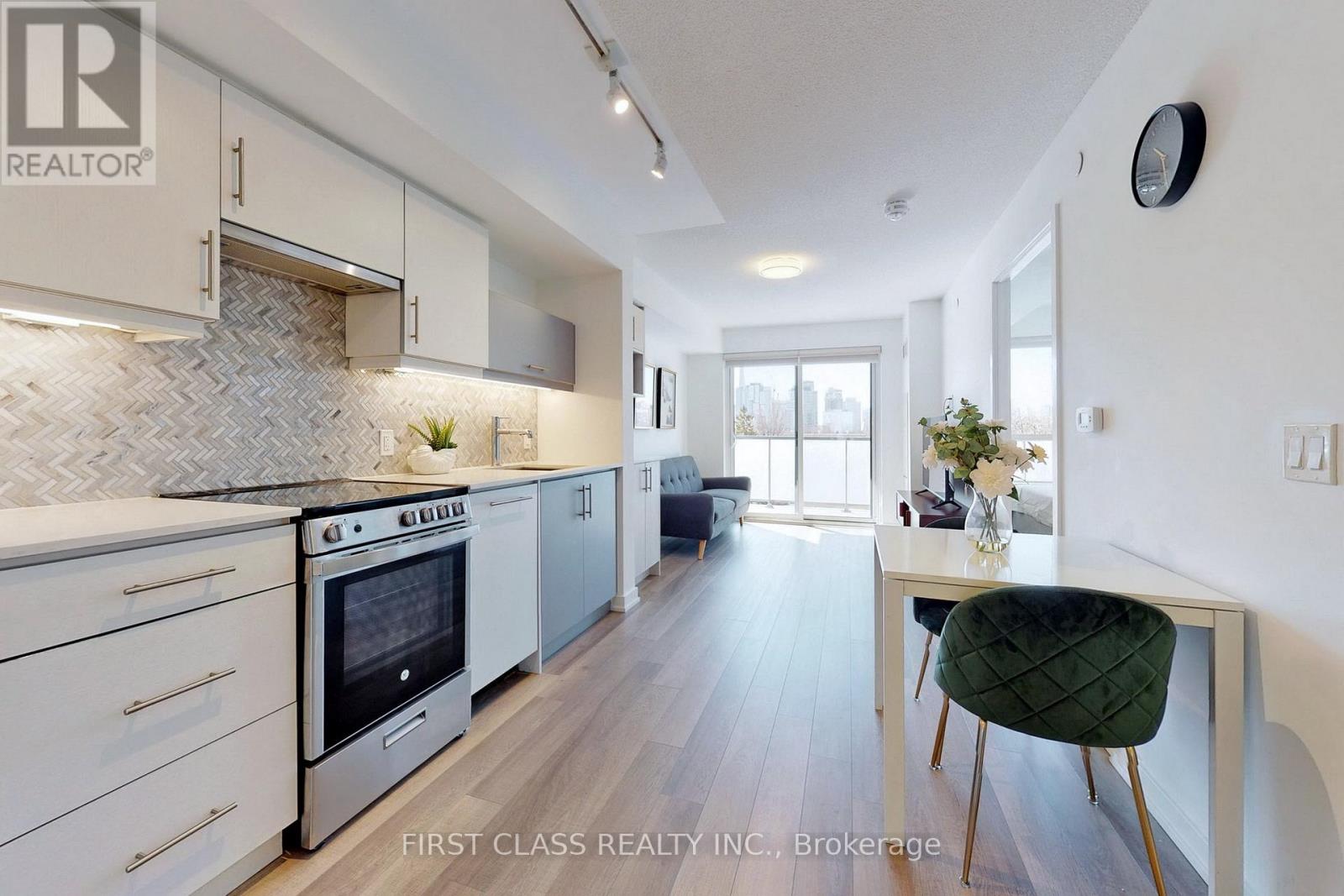 401 - 181 Huron Street, Toronto, Ontario  M5T 0C1 - Photo 3 - C12878264