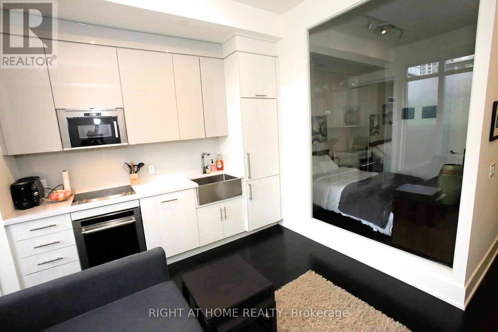 210 - 330 Richmond Street W, Toronto, Ontario  M5V 1X2 - Photo 16 - C12878332