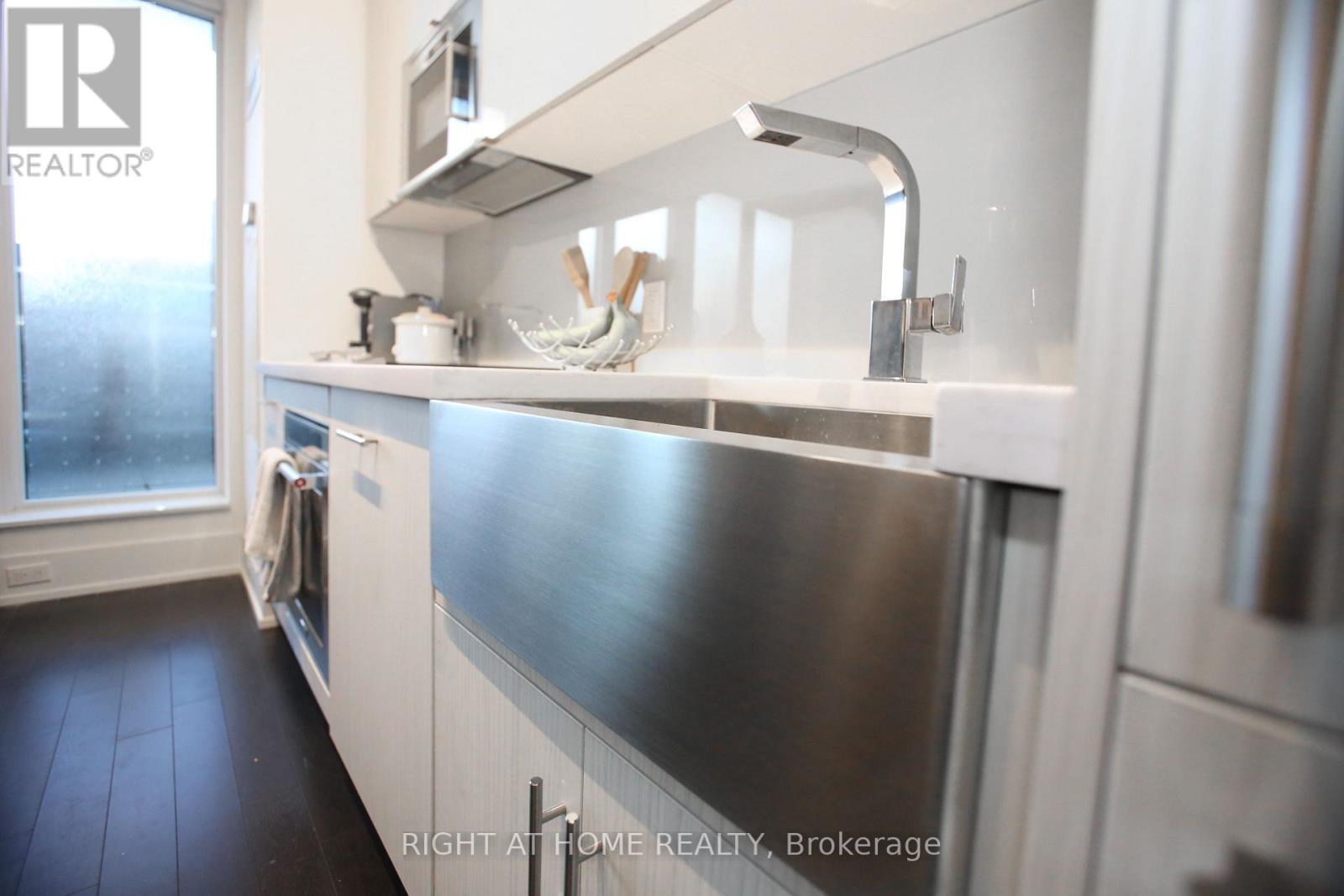 210 - 330 Richmond Street W, Toronto, Ontario  M5V 1X2 - Photo 18 - C12878332