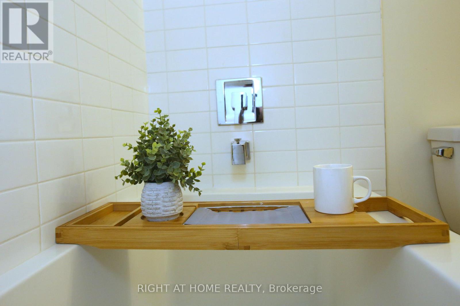 210 - 330 Richmond Street W, Toronto, Ontario  M5V 1X2 - Photo 28 - C12878332